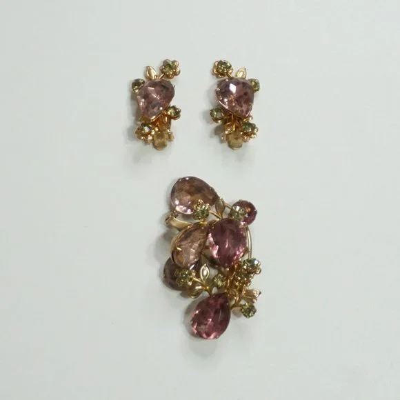 2/$30 - Vintage Gold Amethyst Brooch - Picture 4 of 4